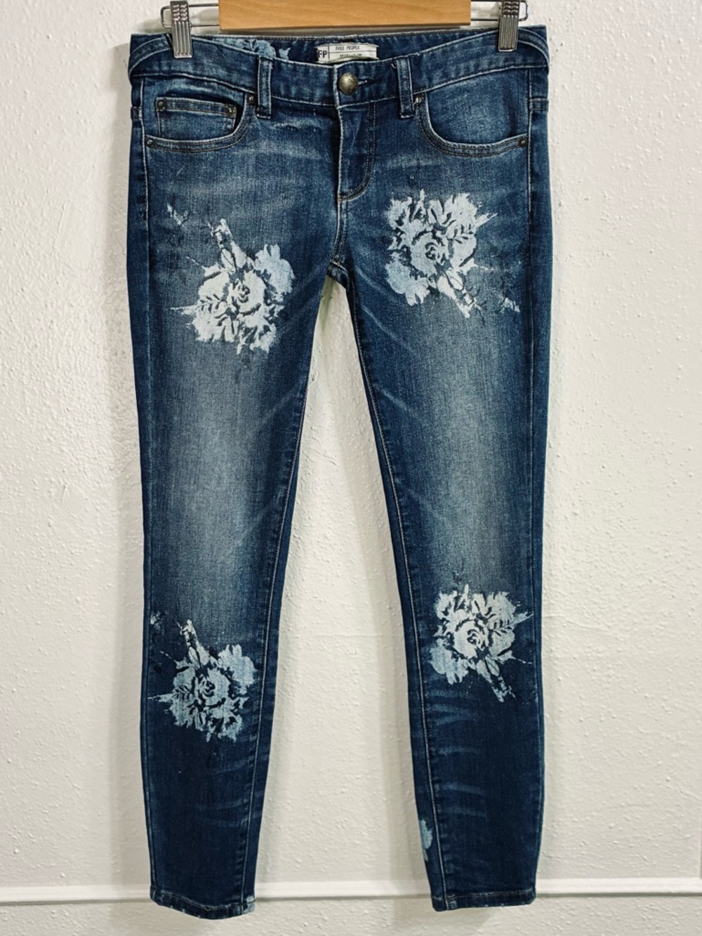 Free People Bleach Floral Cropped Skinny Jeans sz.26